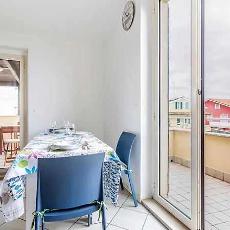 Guesthost - Casa Di Oliver-apt X4 With Terrace And Parking! Apartmán Fano (Pesaro and Urbino)