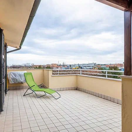 Guesthost - Casa Di Oliver-apt X4 With Terrace And Parking! Apartmán Fano (Pesaro and Urbino)