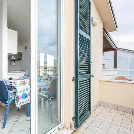 Guesthost - Casa Di Oliver-apt X4 With Terrace And Parking! Apartmán Fano (Pesaro and Urbino)